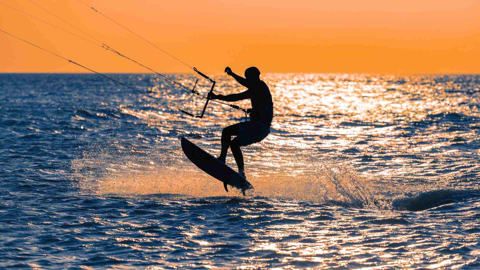 Kitesurf em Cabo Frio: Aventura nas Águas e Como Aproveitar a Melhor Hospedagem para a Experiência