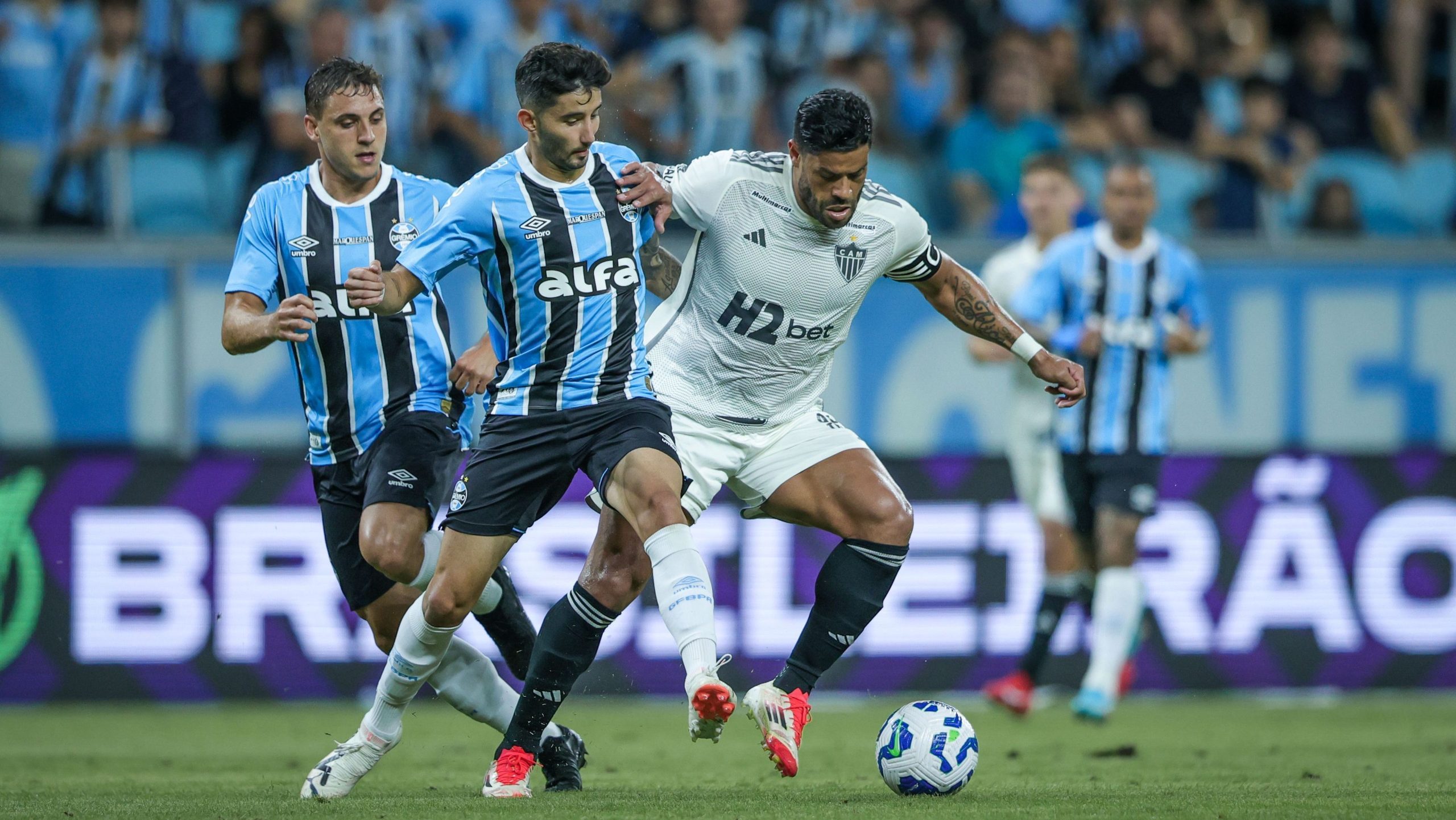 Brasileirão: Grêmio aproveita vacilo e vence Atlético-MG na estreia