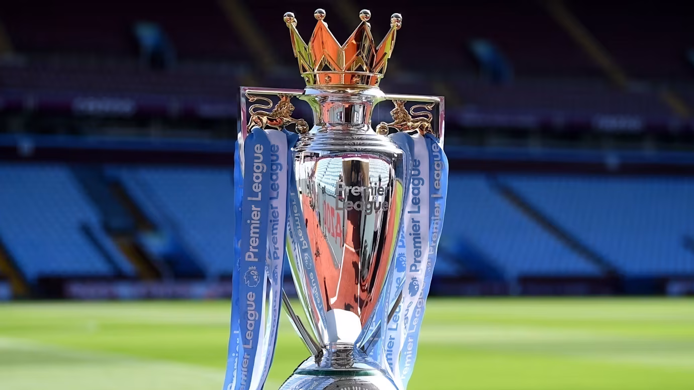 Leeds United e Burnley voltam à Premier League após um ano