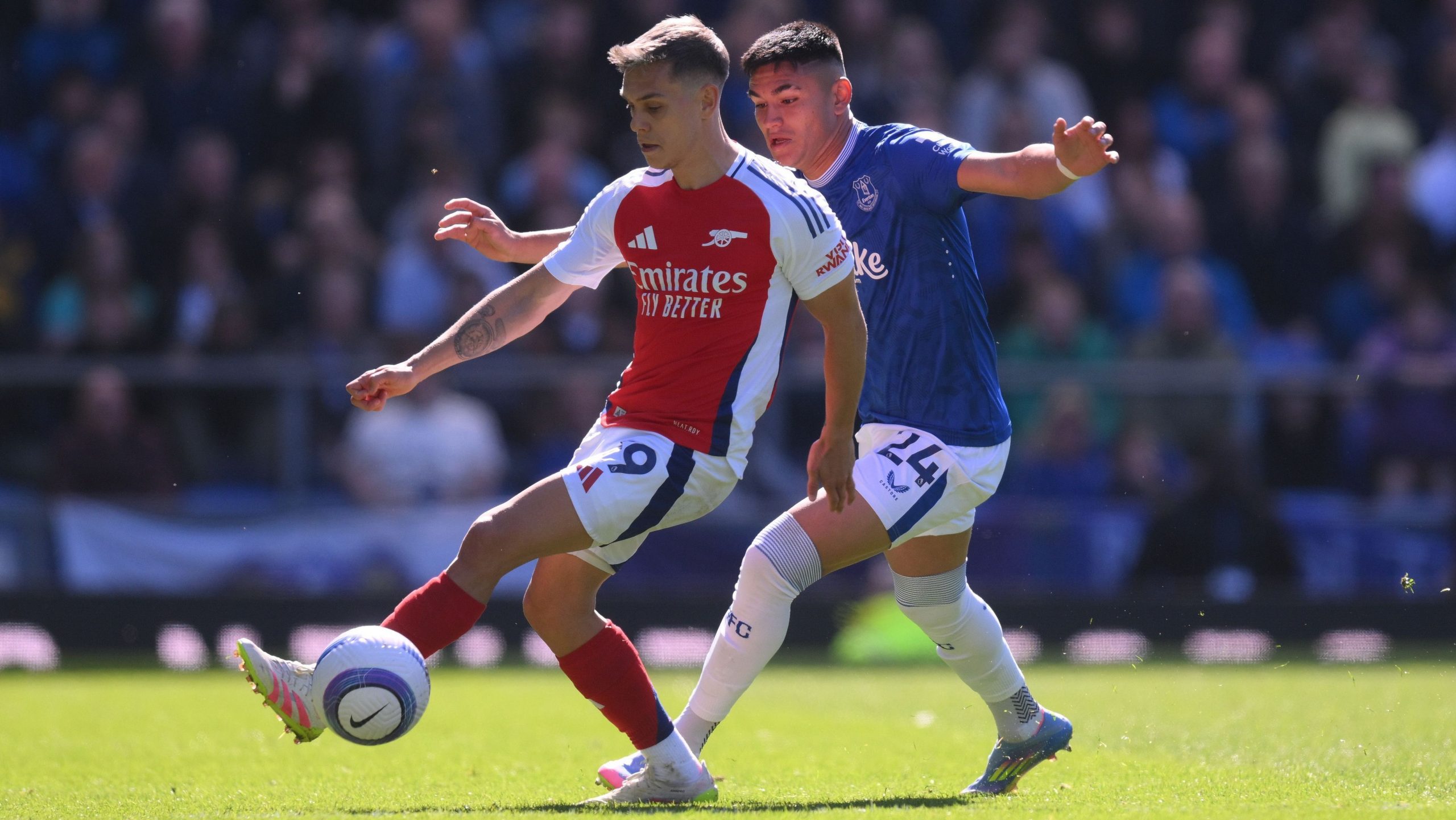 Arsenal empata com o Everton e se complica na corrida pelo título