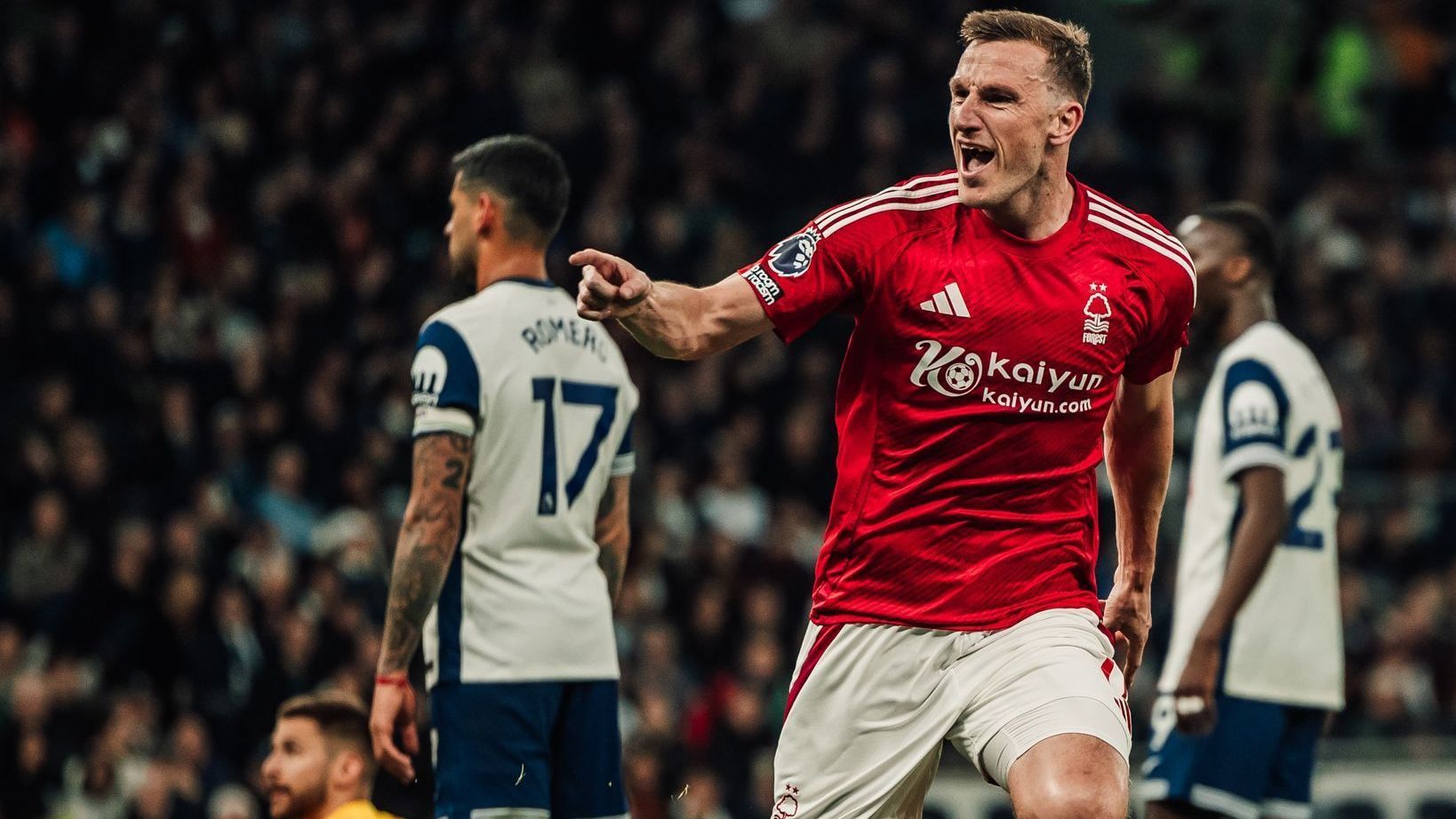 Nottingham Forest bate Tottenham e volta ao G5; Richarlison marca