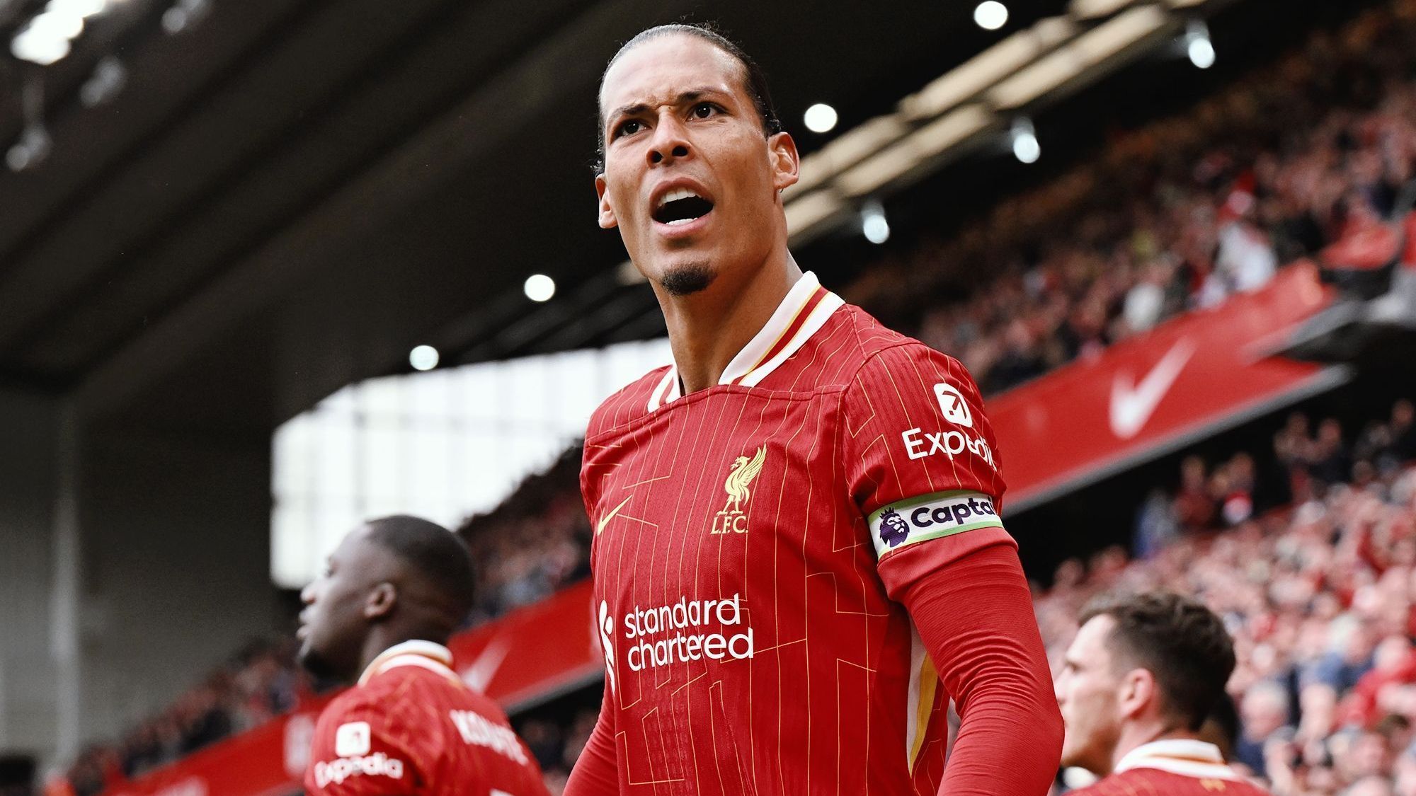 Liverpool vence o West Ham e encaminha título da Premier League