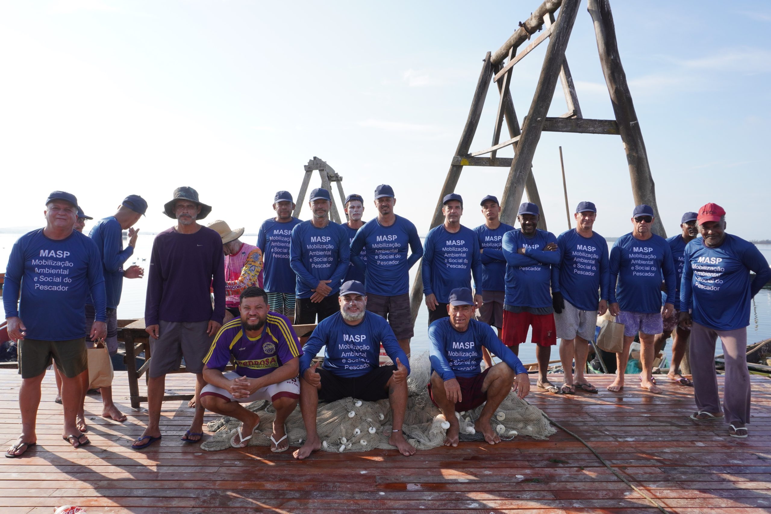 Pescadores se unem pelo recolhimento de algas vivas na Lagoa de Araruama | Prolagos – Nossa Natureza Movimenta a Vida