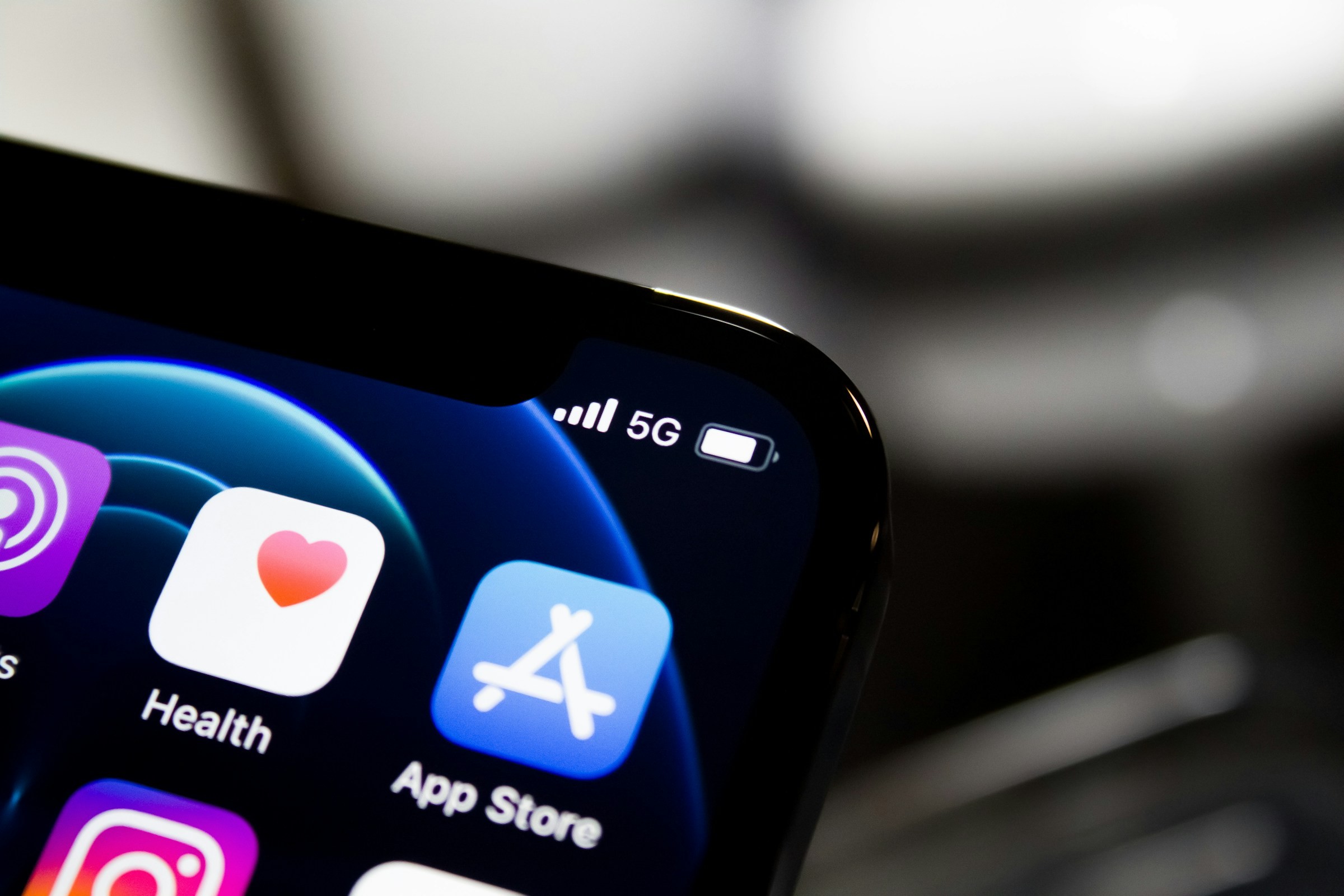 Apple terá que liberar lojas rivais da App Store para usuários no Brasil