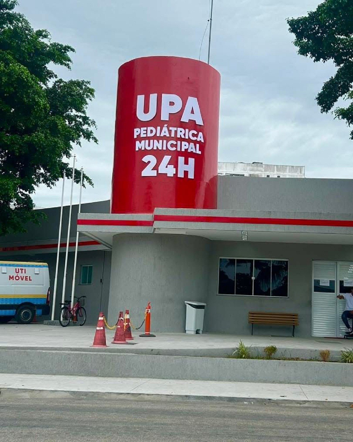 Criança é vítima de bala perdida enquanto brincava de pique-pega em rua de Araruama