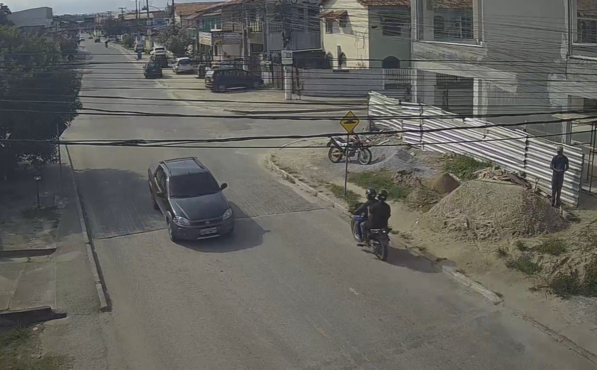 Dupla é presa após roubo em Iguaba Grande; R$ 6 mil são recuperados