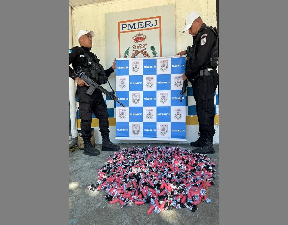 Homem é preso após fugir da PM com quase 17 mil pinos de cocaína no RJ