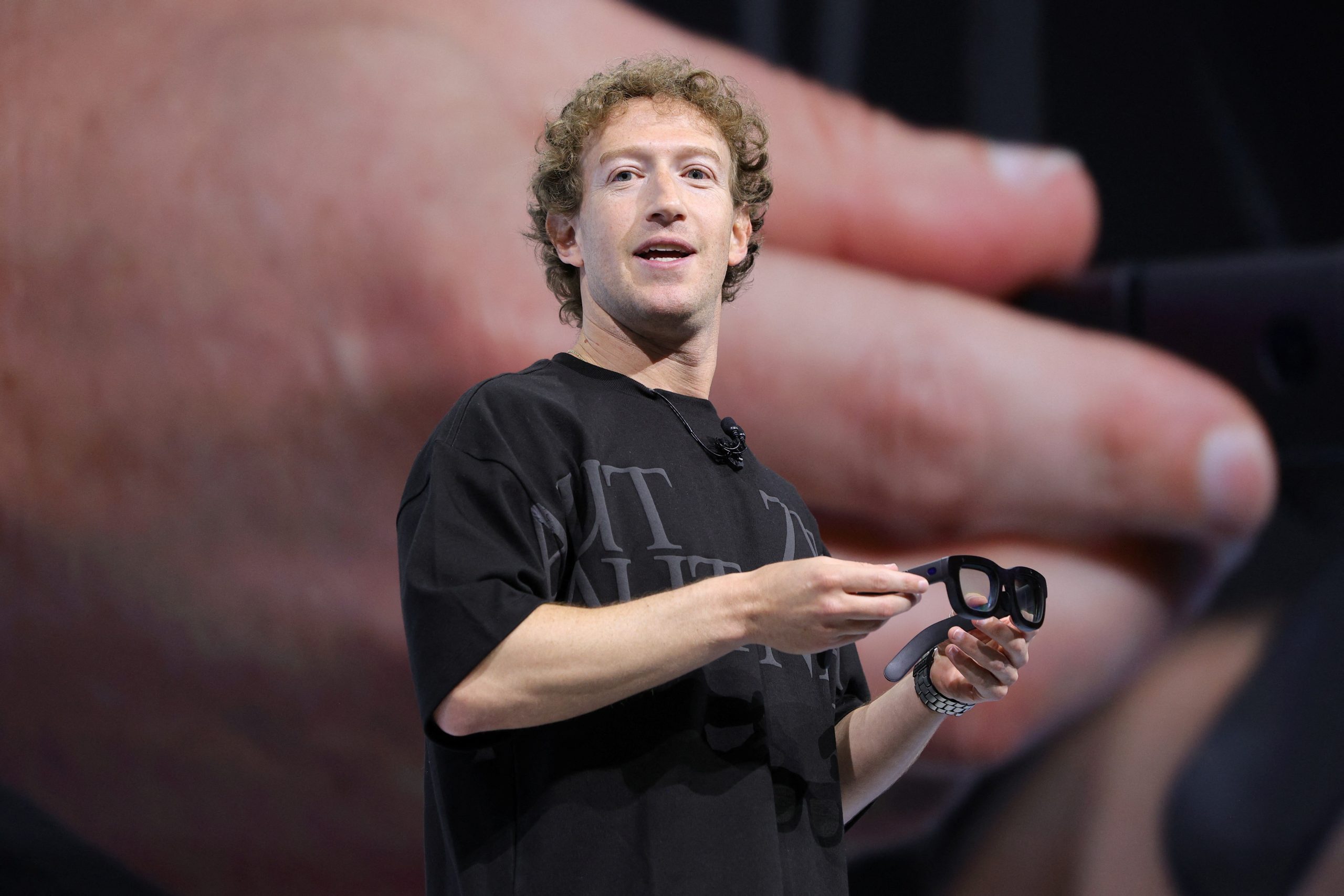 Mark Zuckerberg ‘autorizou pessoalmente’ violação de direitos autorais da Meta, dizem editoras