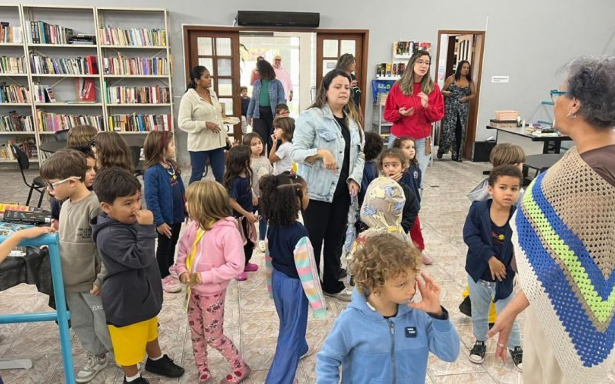 Teatro e biblioteca viraram cenário de descoberta para crianças